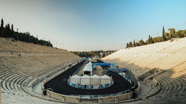 What are the benefits of incorporating mental resilience training for football players?