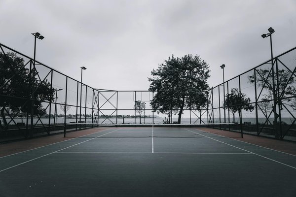 How can UK combat sports athletes use massage therapy for faster recovery?