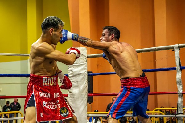 What are the benefits of altitude training for football teams preparing for tournaments?