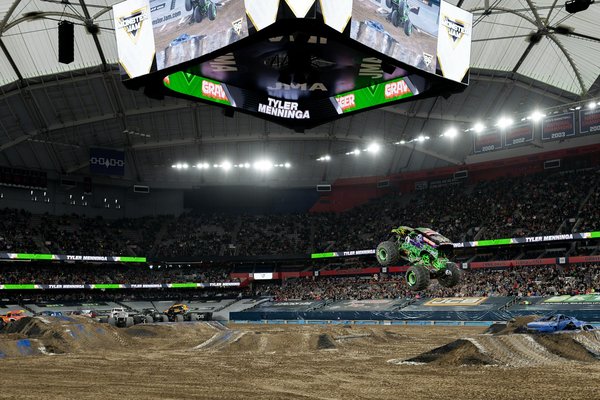 What specific drills can improve reaction time for goalkeepers in soccer?